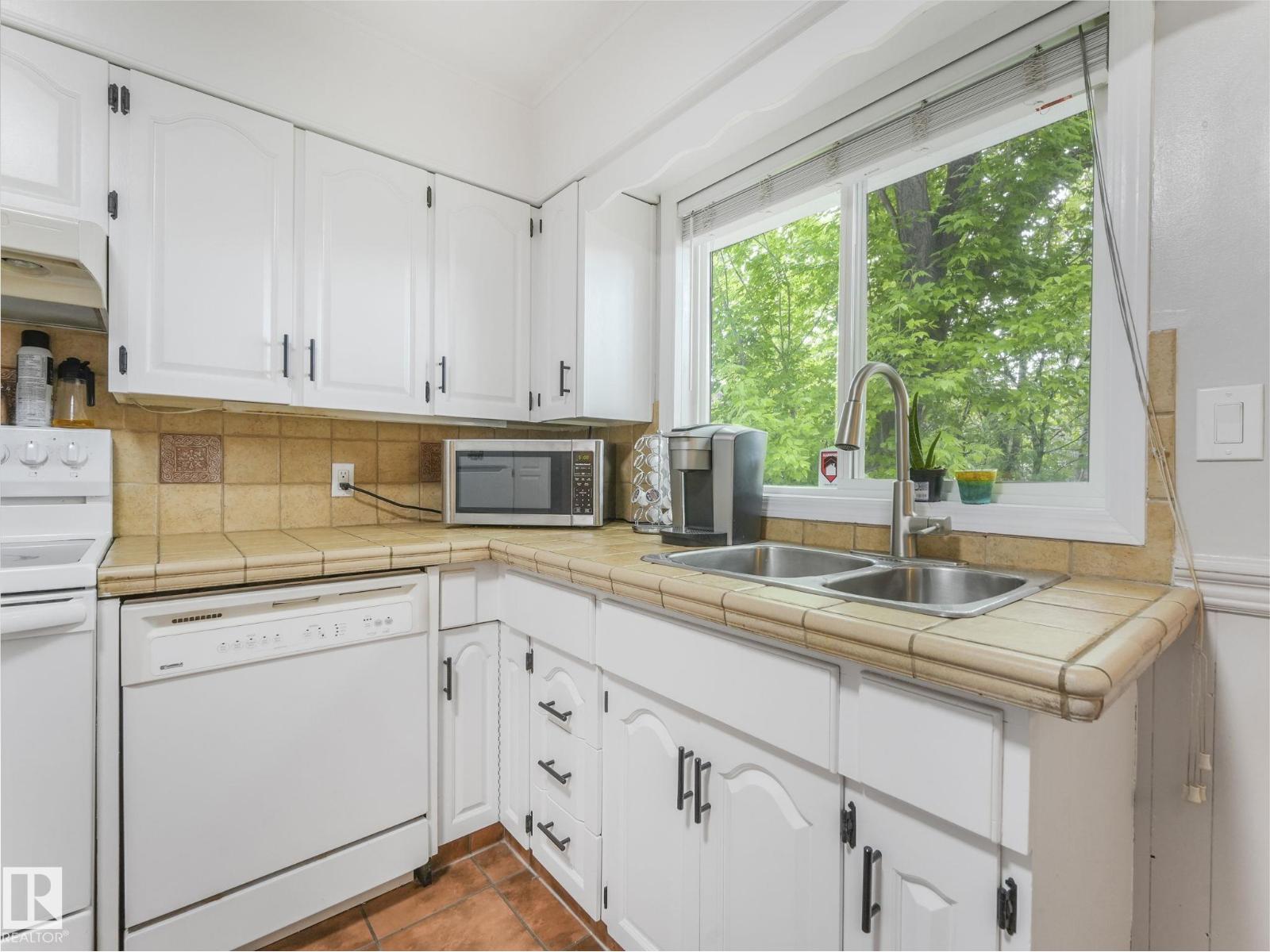 Photo 25 of 11514 122 St Nw, Edmonton AB