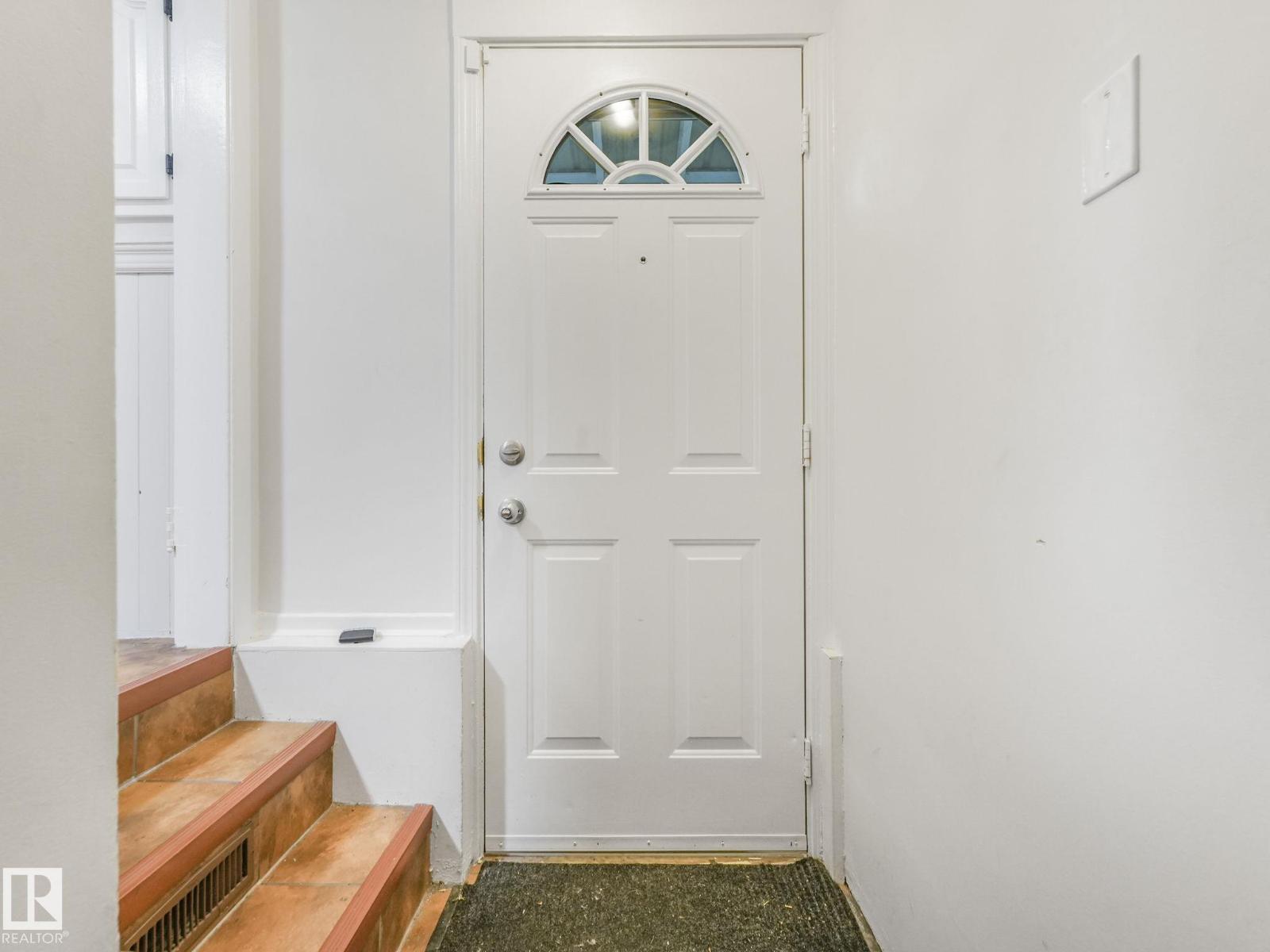 Photo 7 of 11514 122 St Nw, Edmonton AB