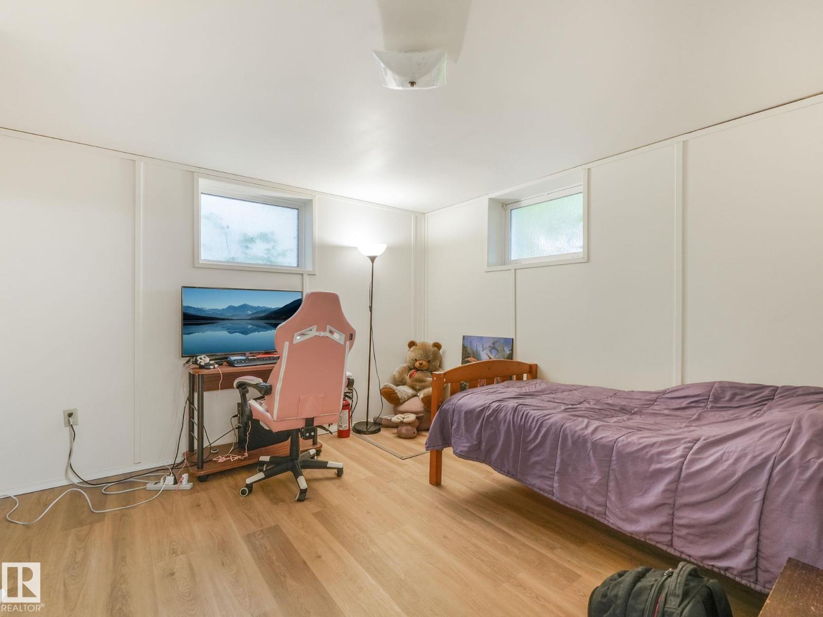 Photo 11 of 11514 122 St Nw, Edmonton AB