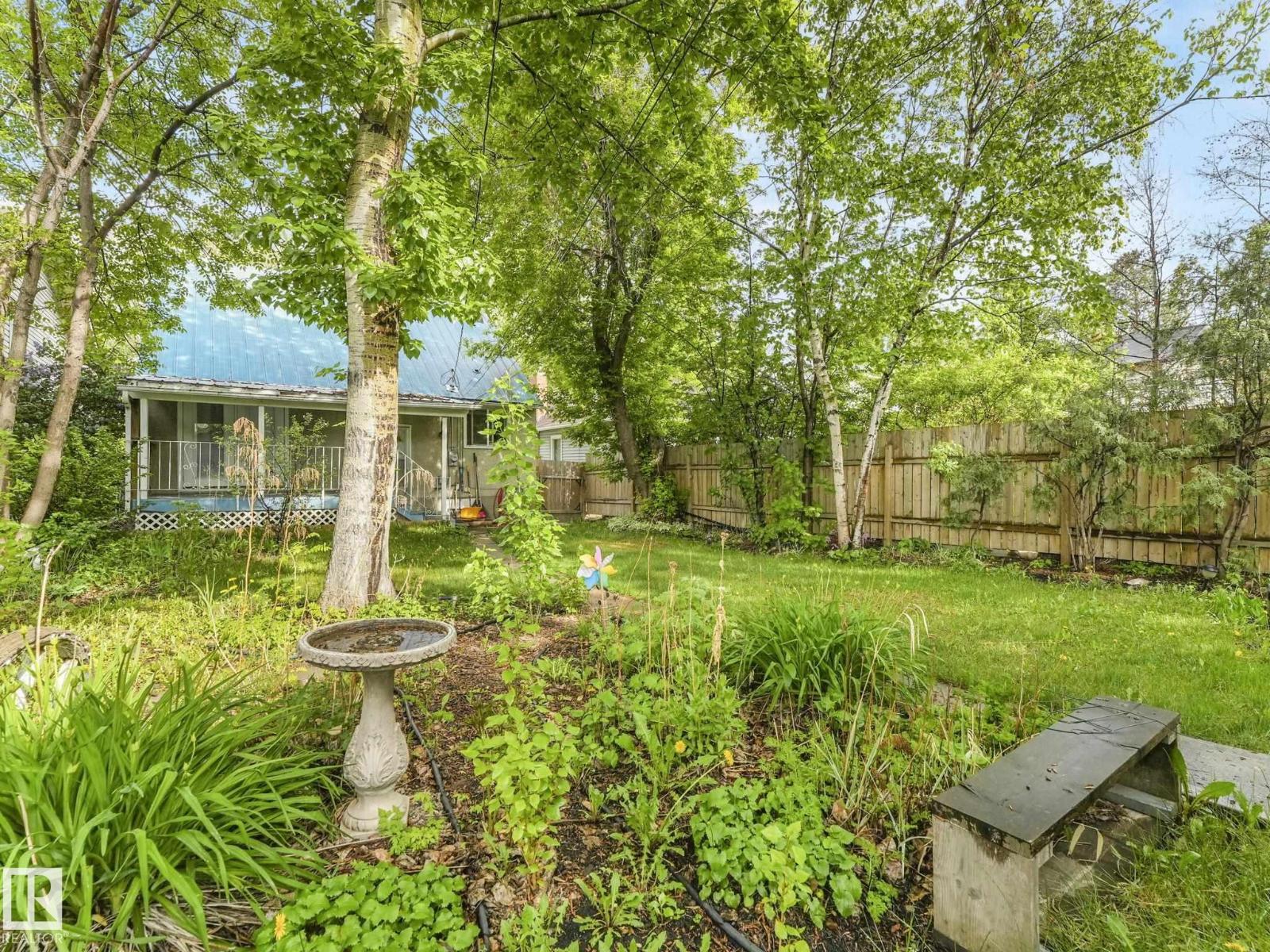 Photo 16 of 11514 122 St Nw, Edmonton AB