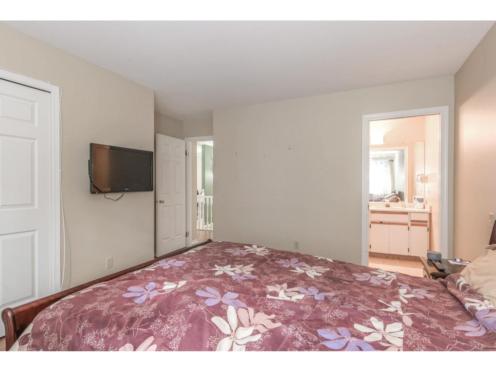 Photo 11 of 14 3351 Horn Street, Abbotsford BC