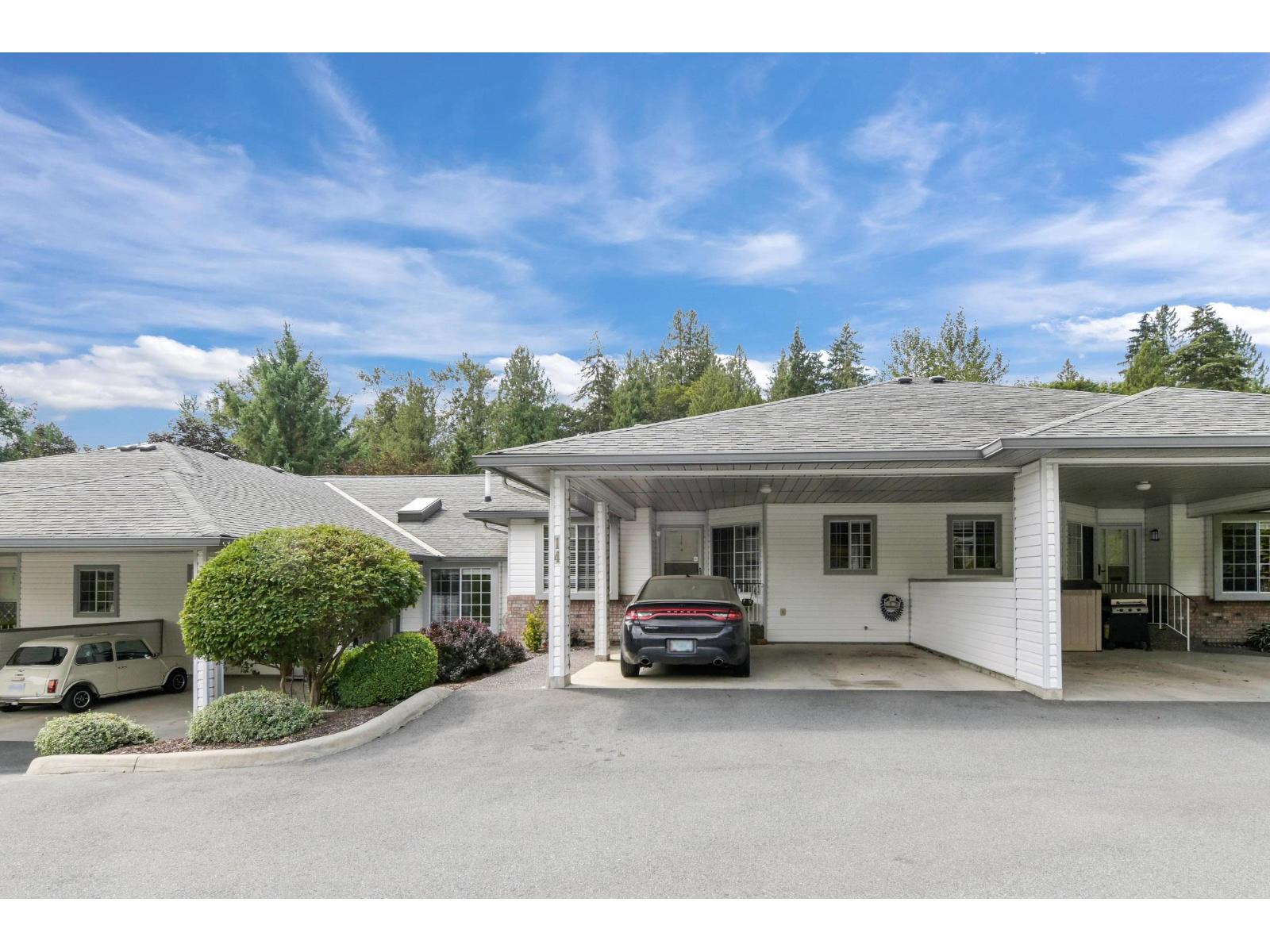 Photo 1 of 14 3351 Horn Street, Abbotsford BC