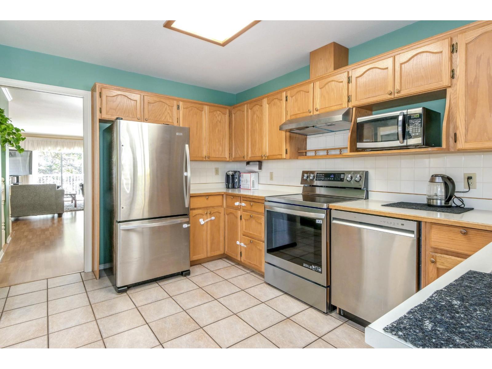 Photo 8 of 14 3351 Horn Street, Abbotsford BC