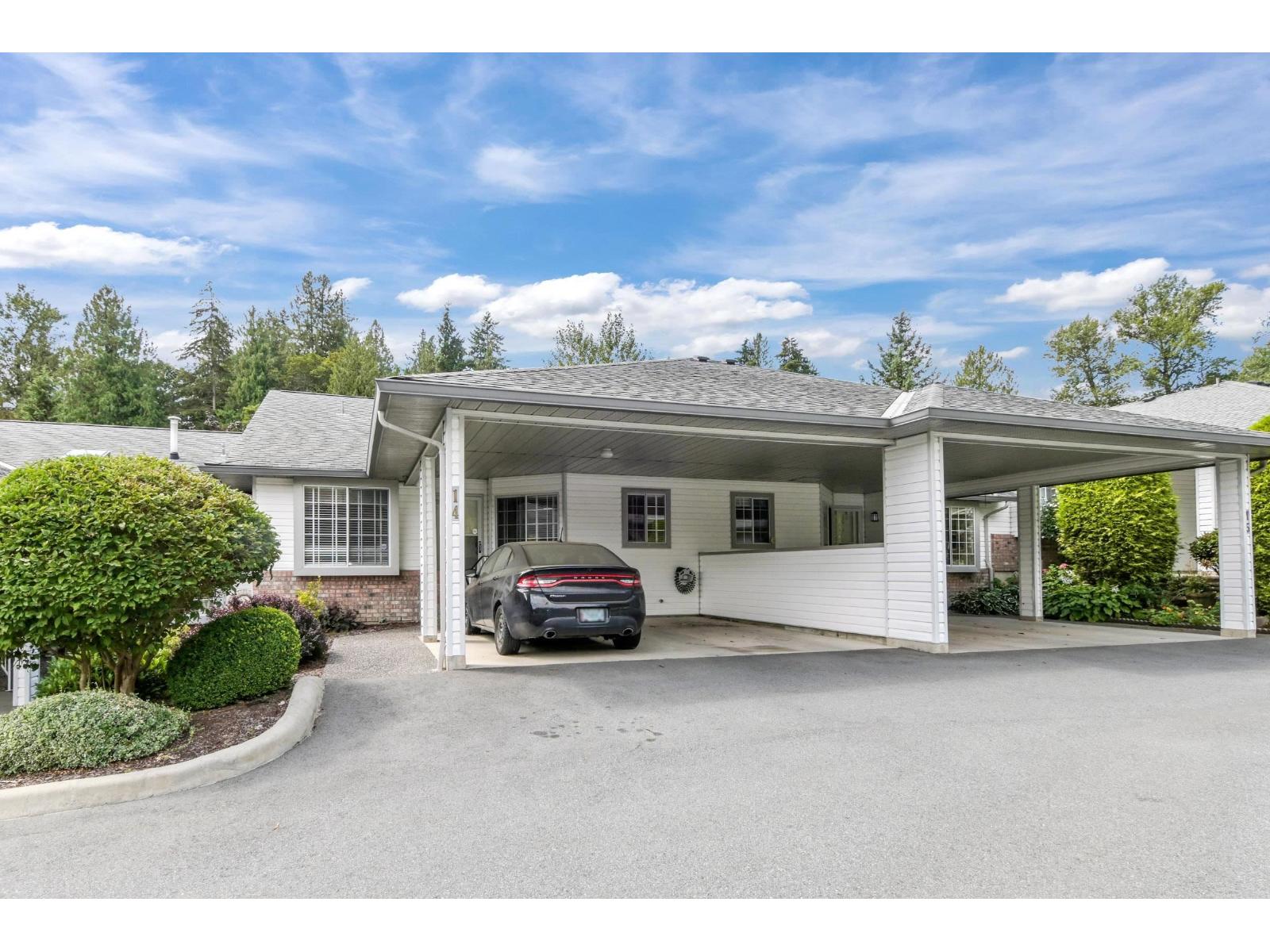 Photo 2 of 14 3351 Horn Street, Abbotsford BC