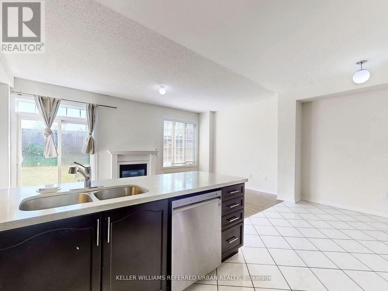 Photo 4 of 32 Haskett Drive, Markham ON