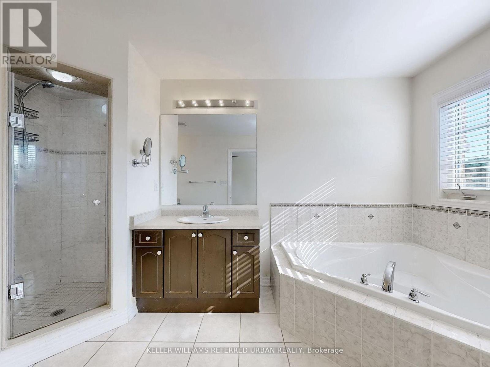 Photo 24 of 32 Haskett Drive, Markham ON