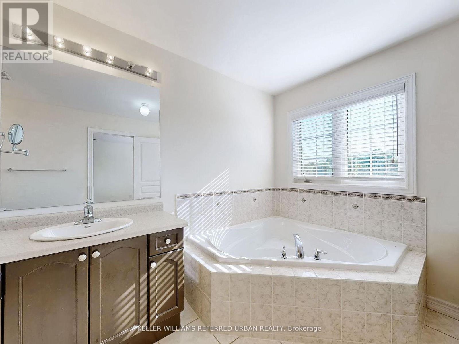 Photo 25 of 32 Haskett Drive, Markham ON