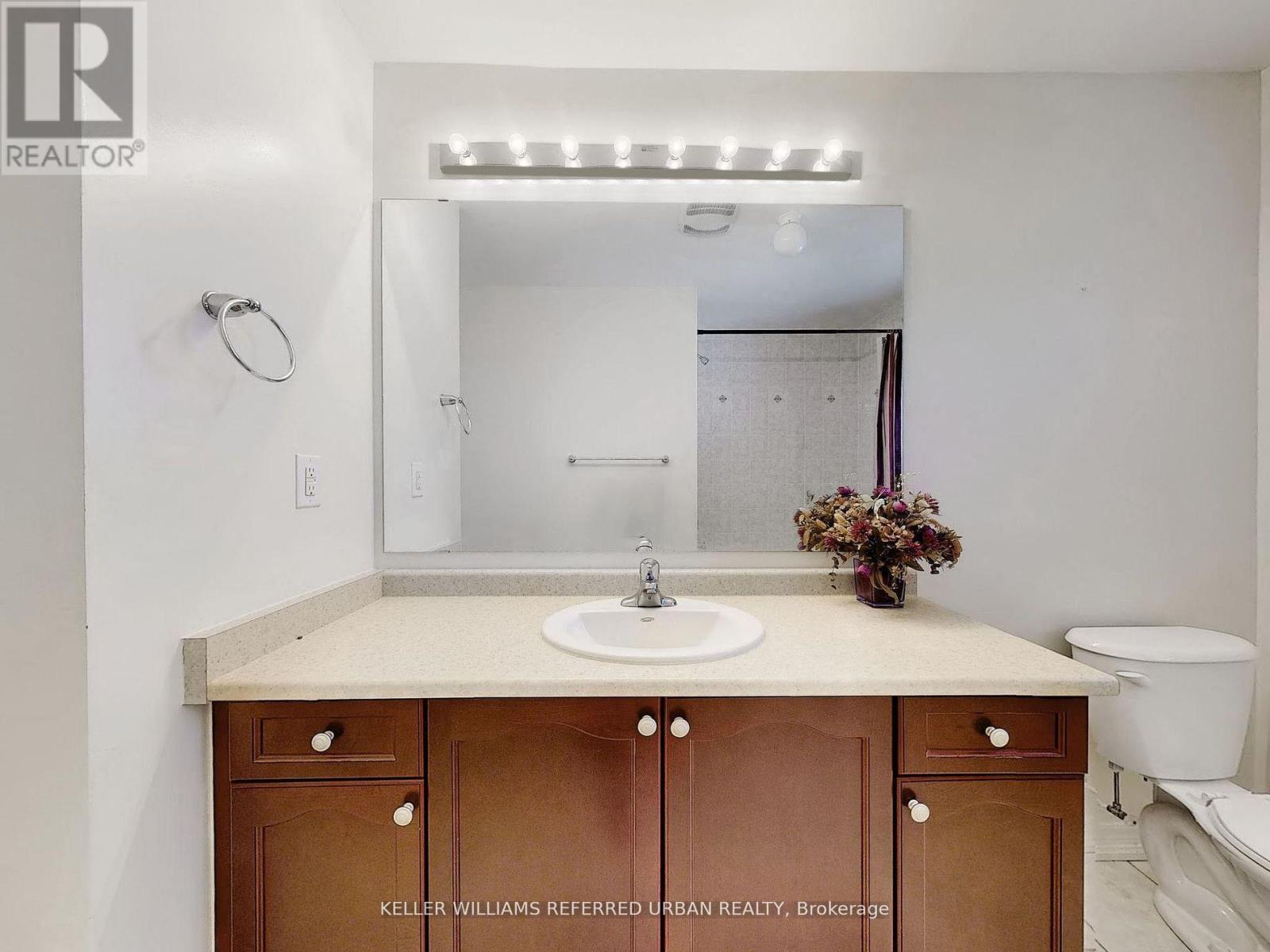 Photo 11 of 32 Haskett Drive, Markham ON