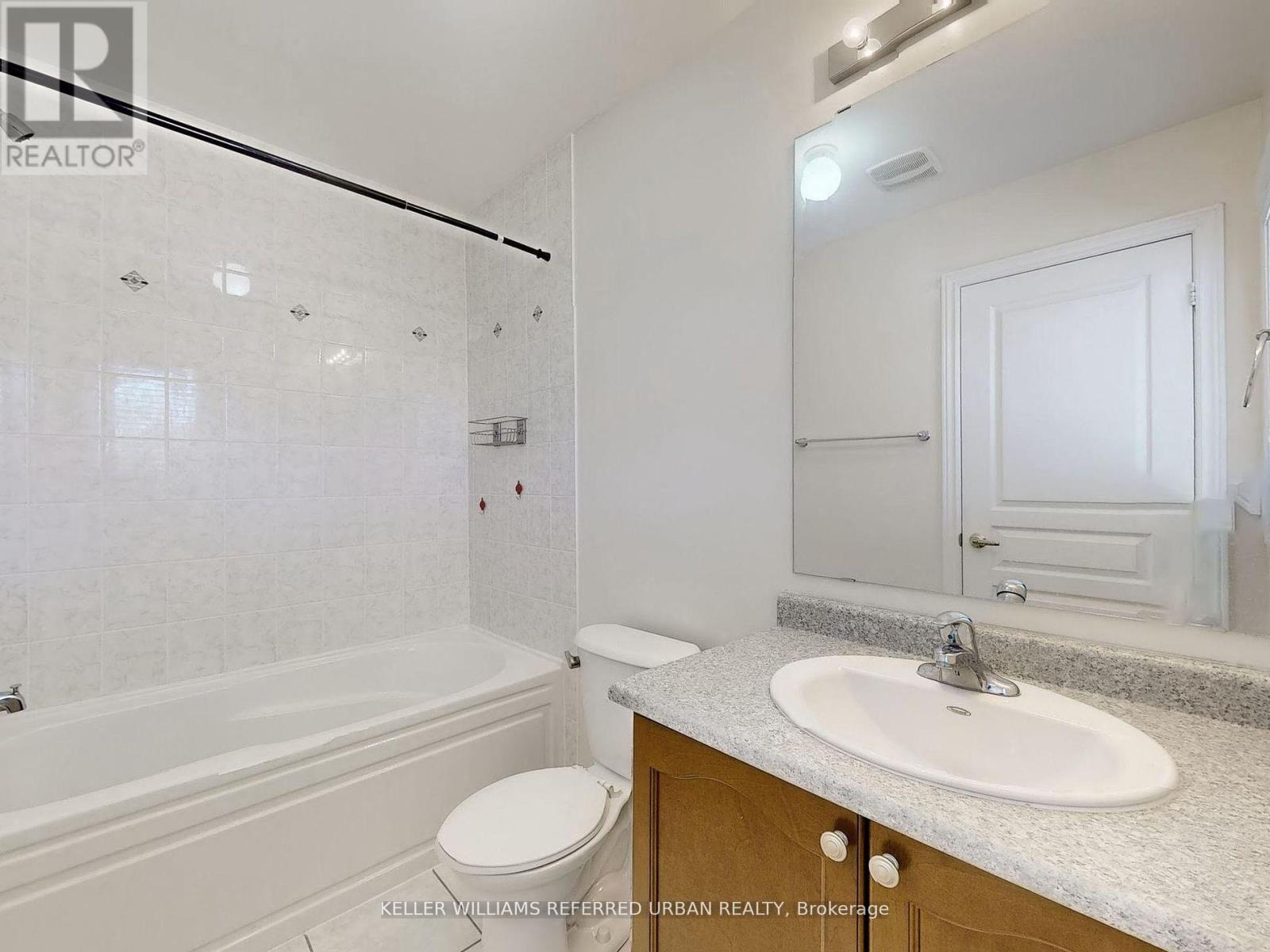 Photo 16 of 32 Haskett Drive, Markham ON