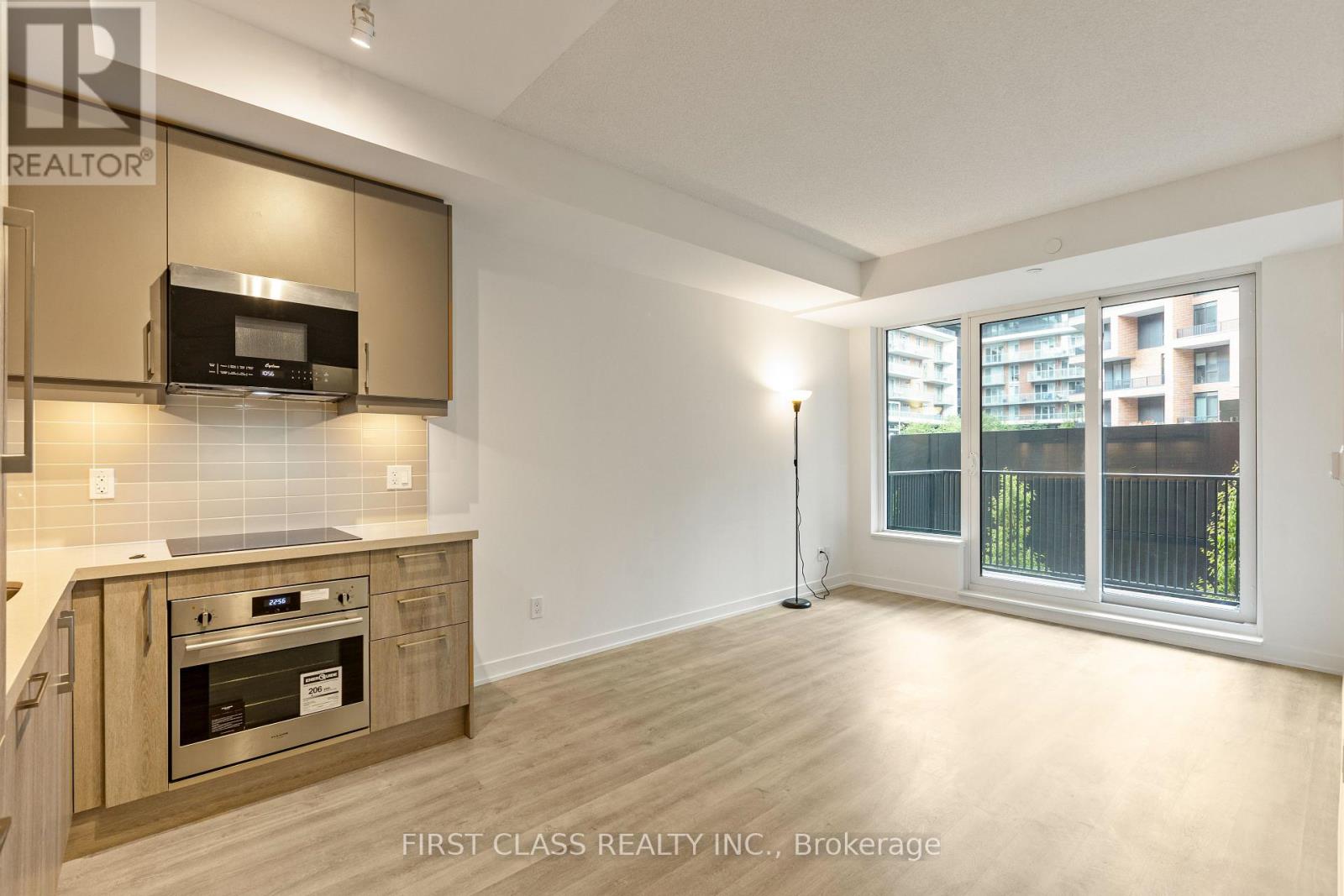 Photo 16 of 405 38 Simcoe Promenade W, Markham ON