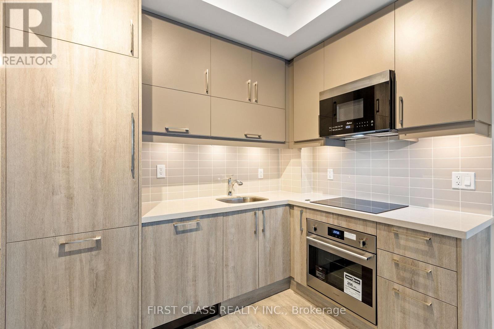 Photo 19 of 405 38 Simcoe Promenade W, Markham ON