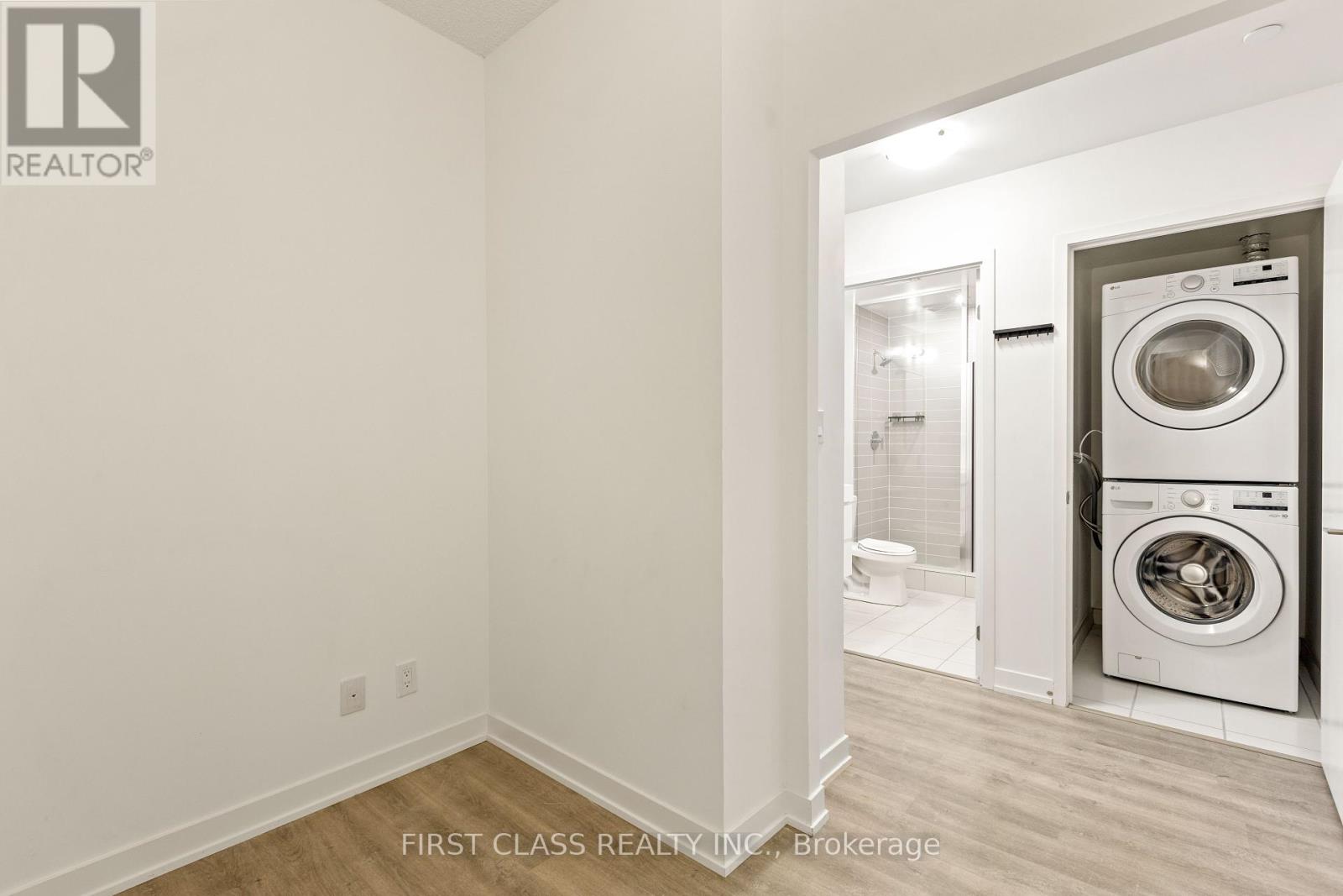 Photo 2 of 405 38 Simcoe Promenade W, Markham ON