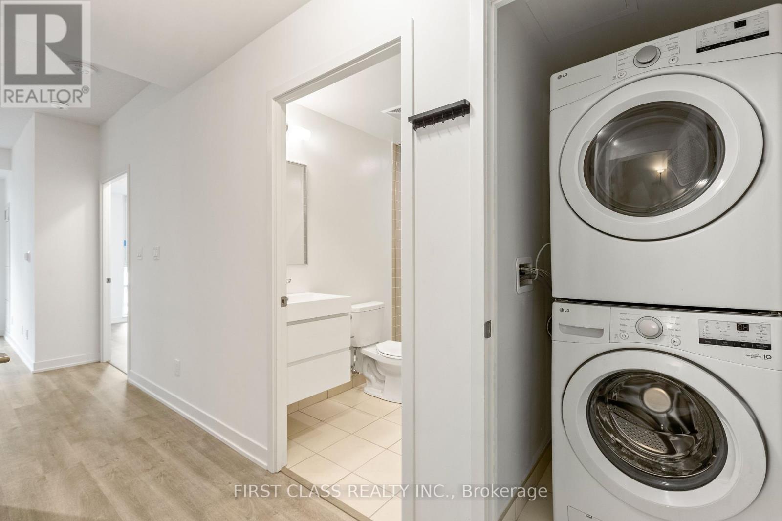 Photo 24 of 405 38 Simcoe Promenade W, Markham ON