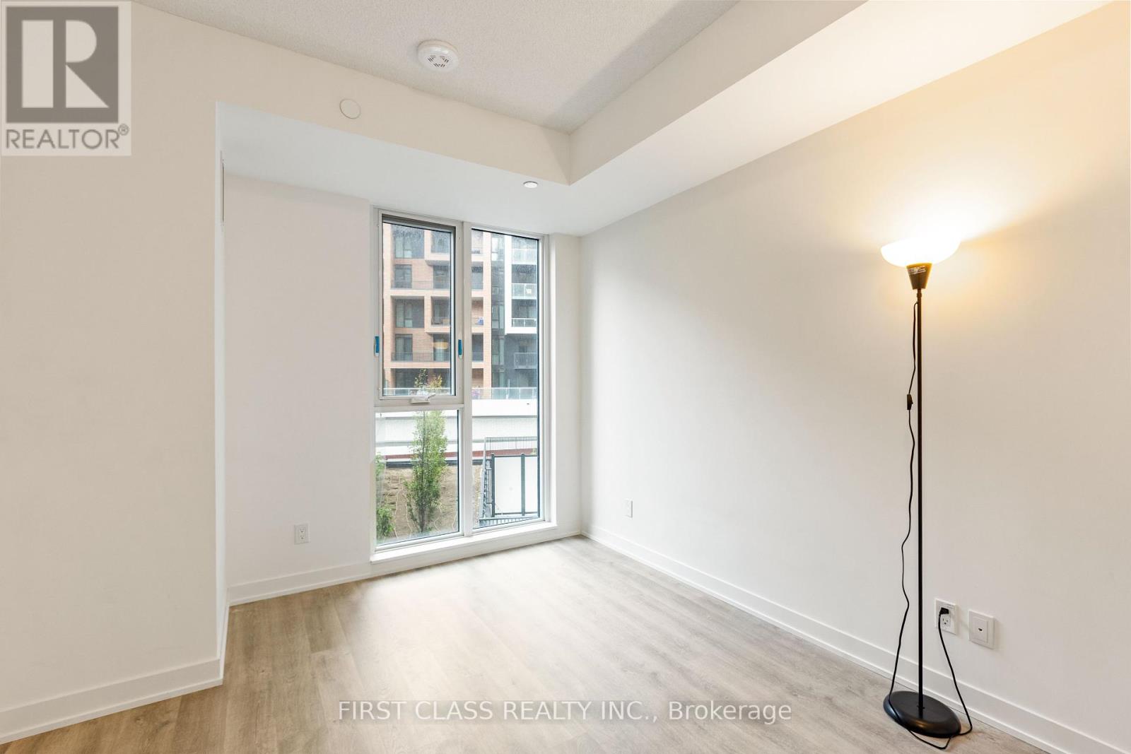 Photo 25 of 405 38 Simcoe Promenade W, Markham ON