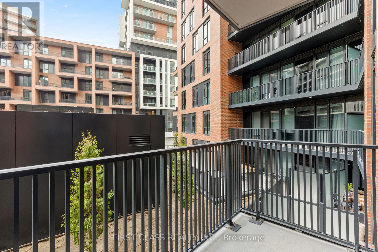 Photo 9 of 405 38 Simcoe Promenade W, Markham ON