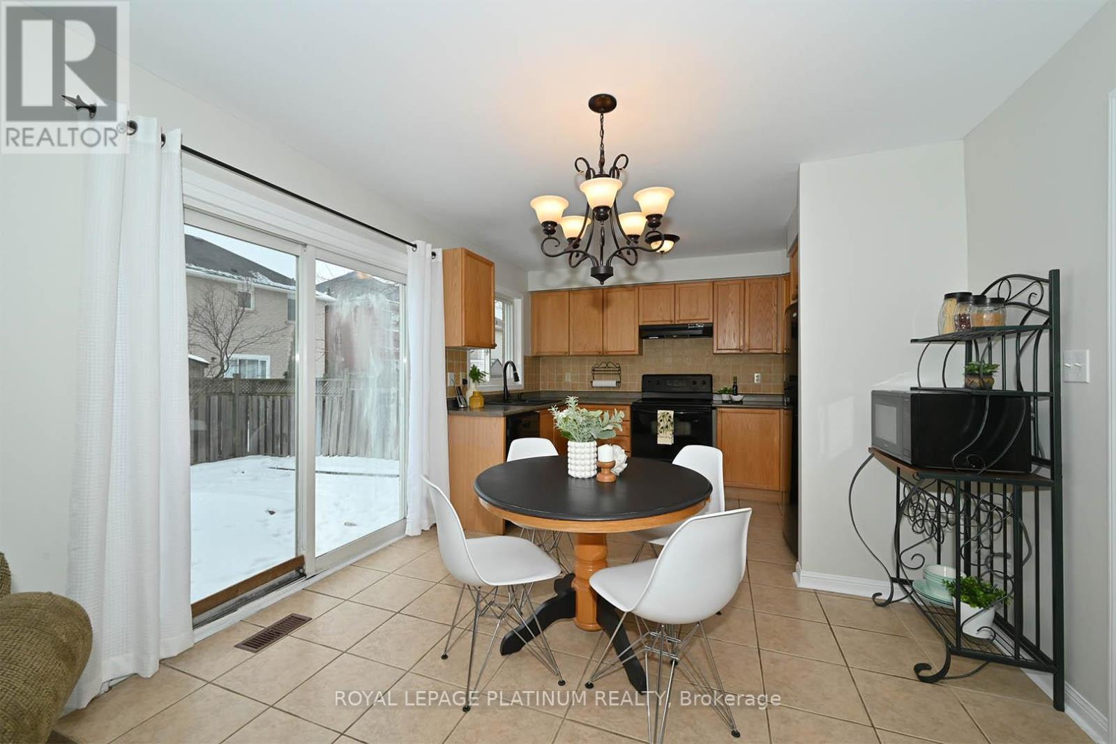 Photo 14 of 21 Vista Green Crescent, Brampton ON