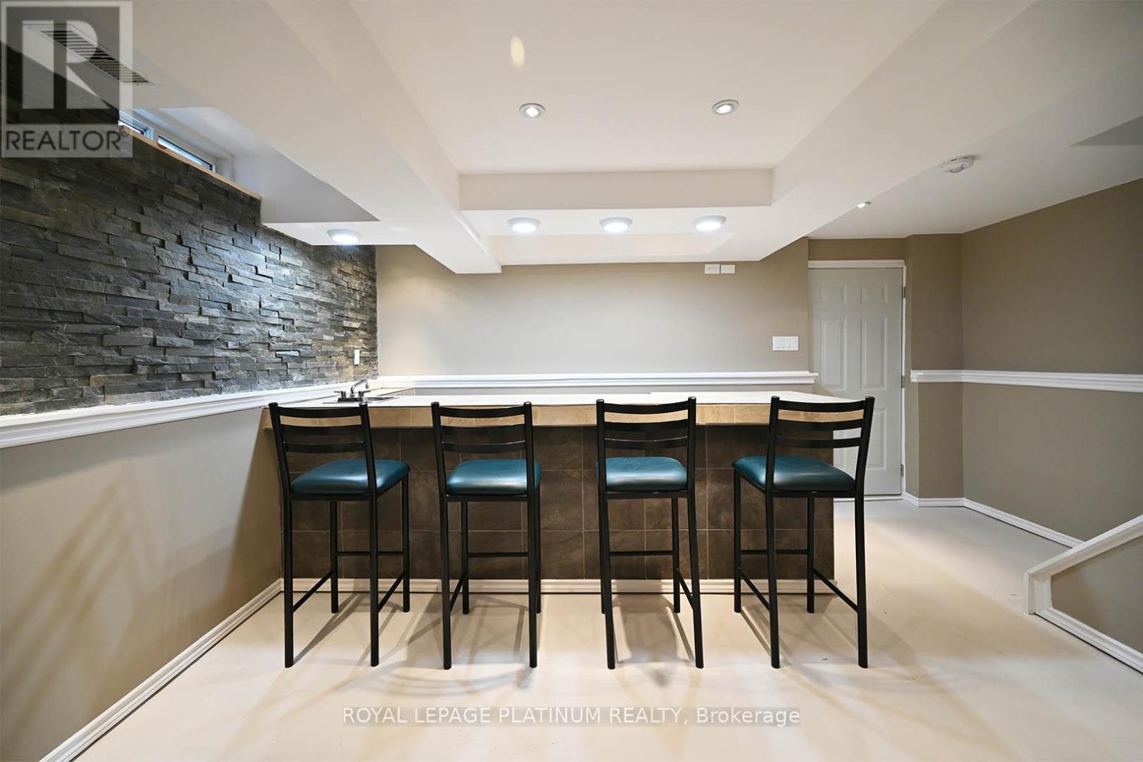 Photo 7 of 21 Vista Green Crescent, Brampton ON