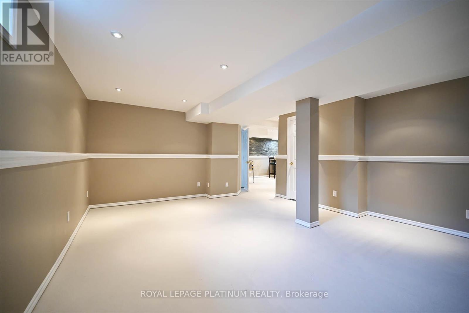 Photo 2 of 21 Vista Green Crescent, Brampton ON