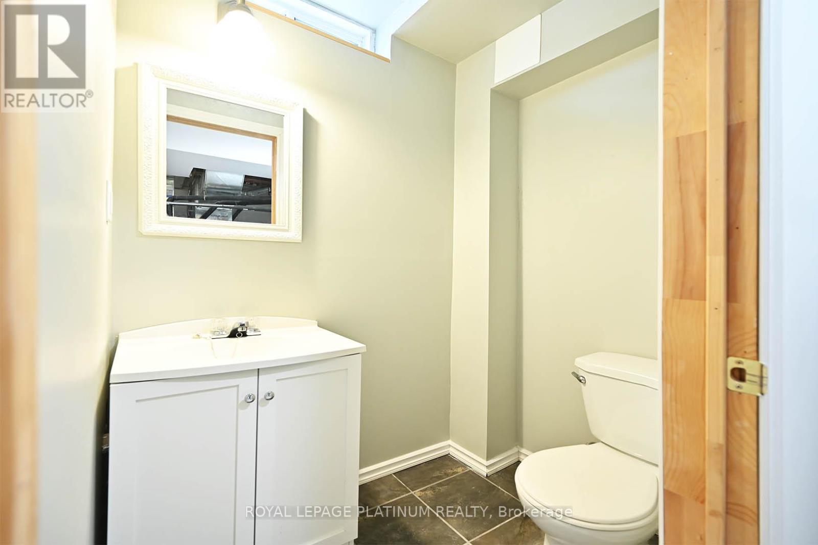Photo 5 of 21 Vista Green Crescent, Brampton ON