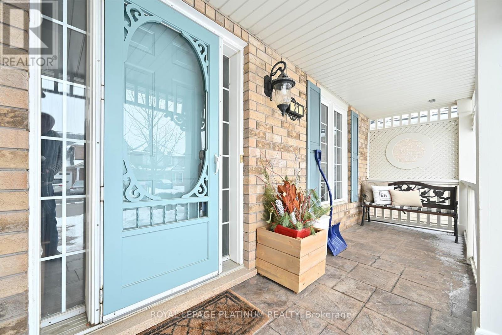 Photo 3 of 21 Vista Green Crescent, Brampton ON