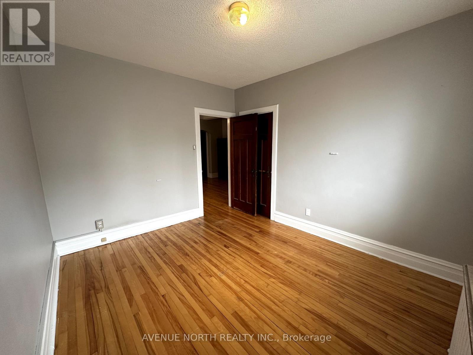 Photo 6 of 75 Poplar Street, Ottawa ON