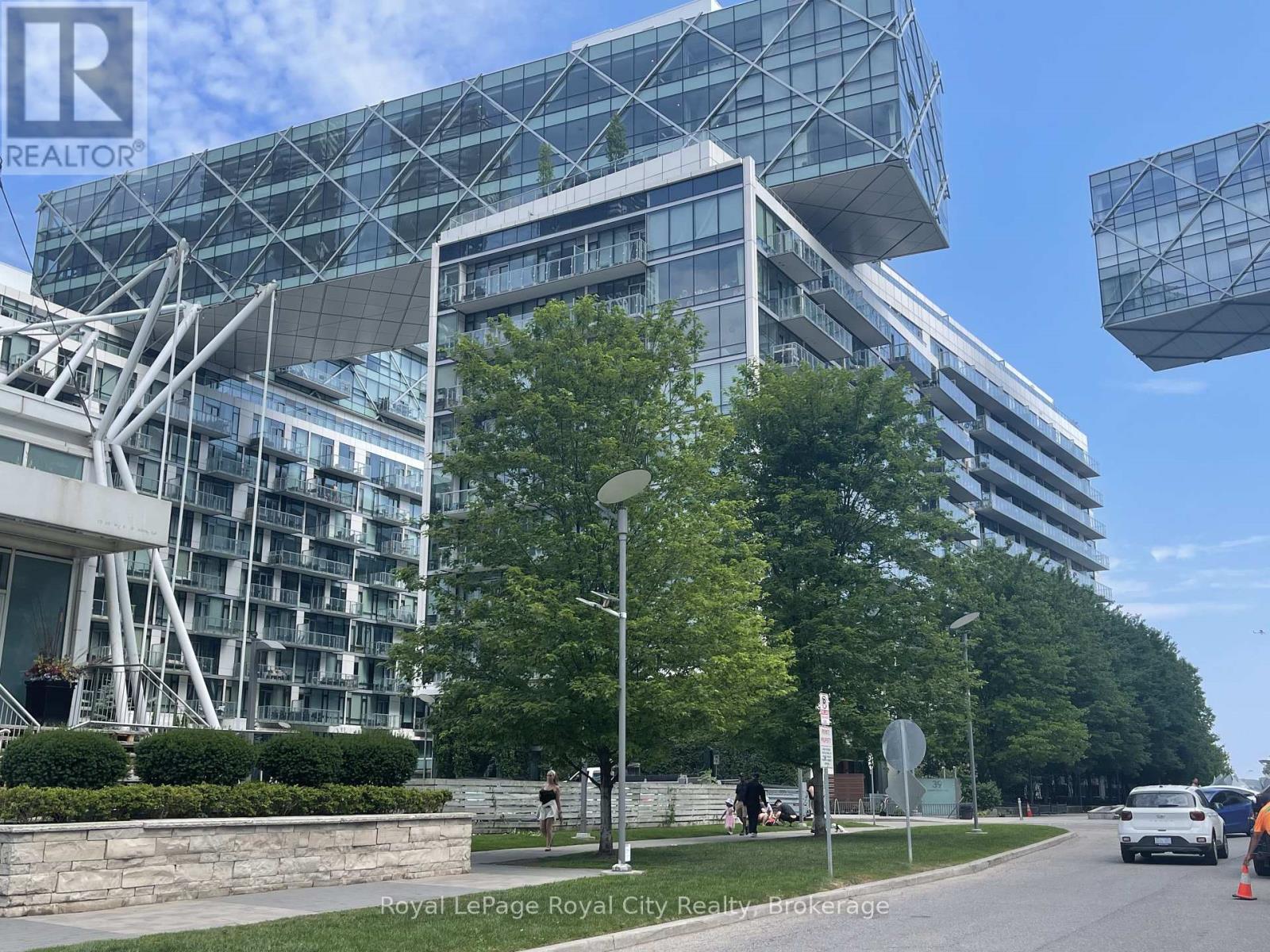 Photo 2 of 830 39 Queens Quay E, Toronto ON