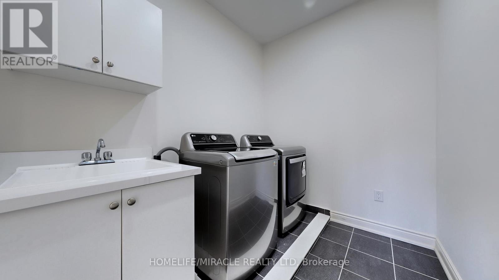 Photo 21 of 4 Zimmerman Gardens, Hamilton ON