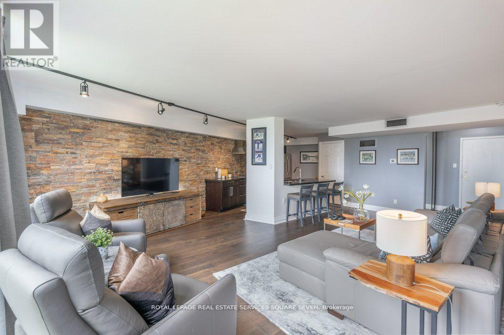 Photo 5 of 705 4235 Sherwoodtowne Boulevard, Mississauga ON