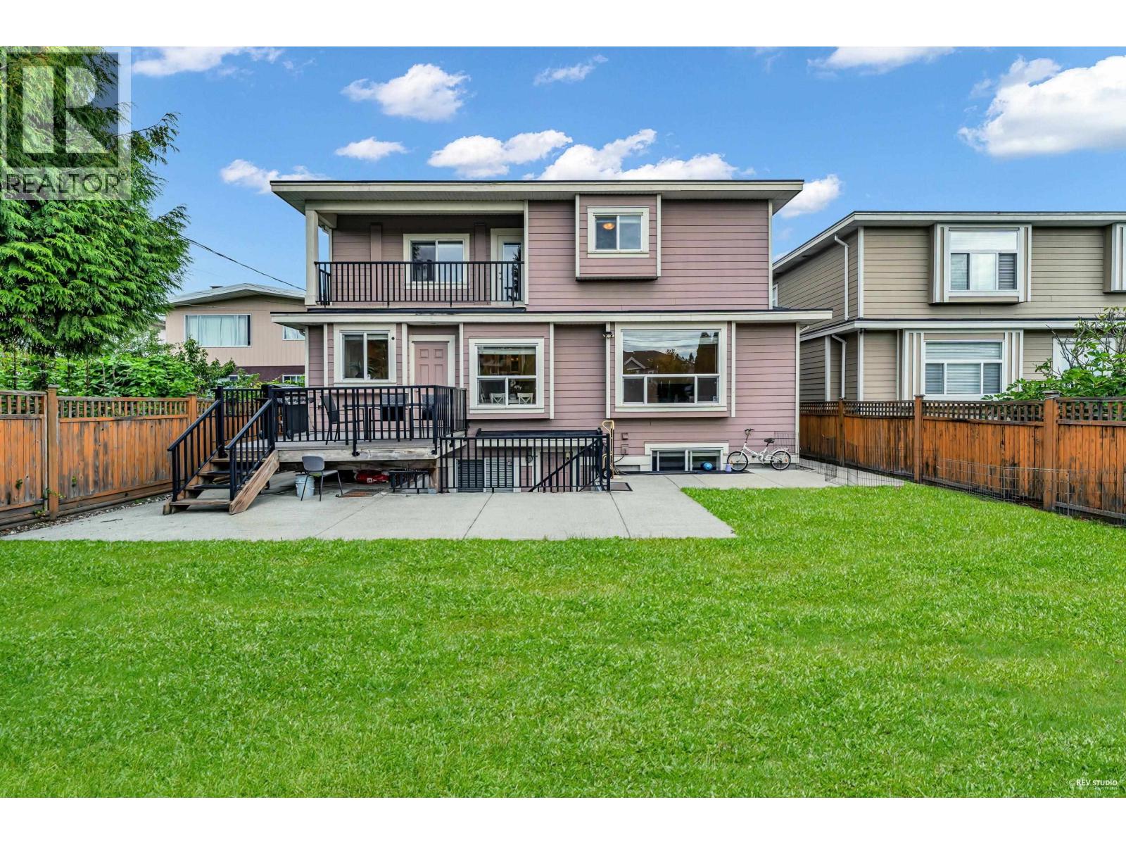 Photo 4 of 3768 Jambor Court, Burnaby BC