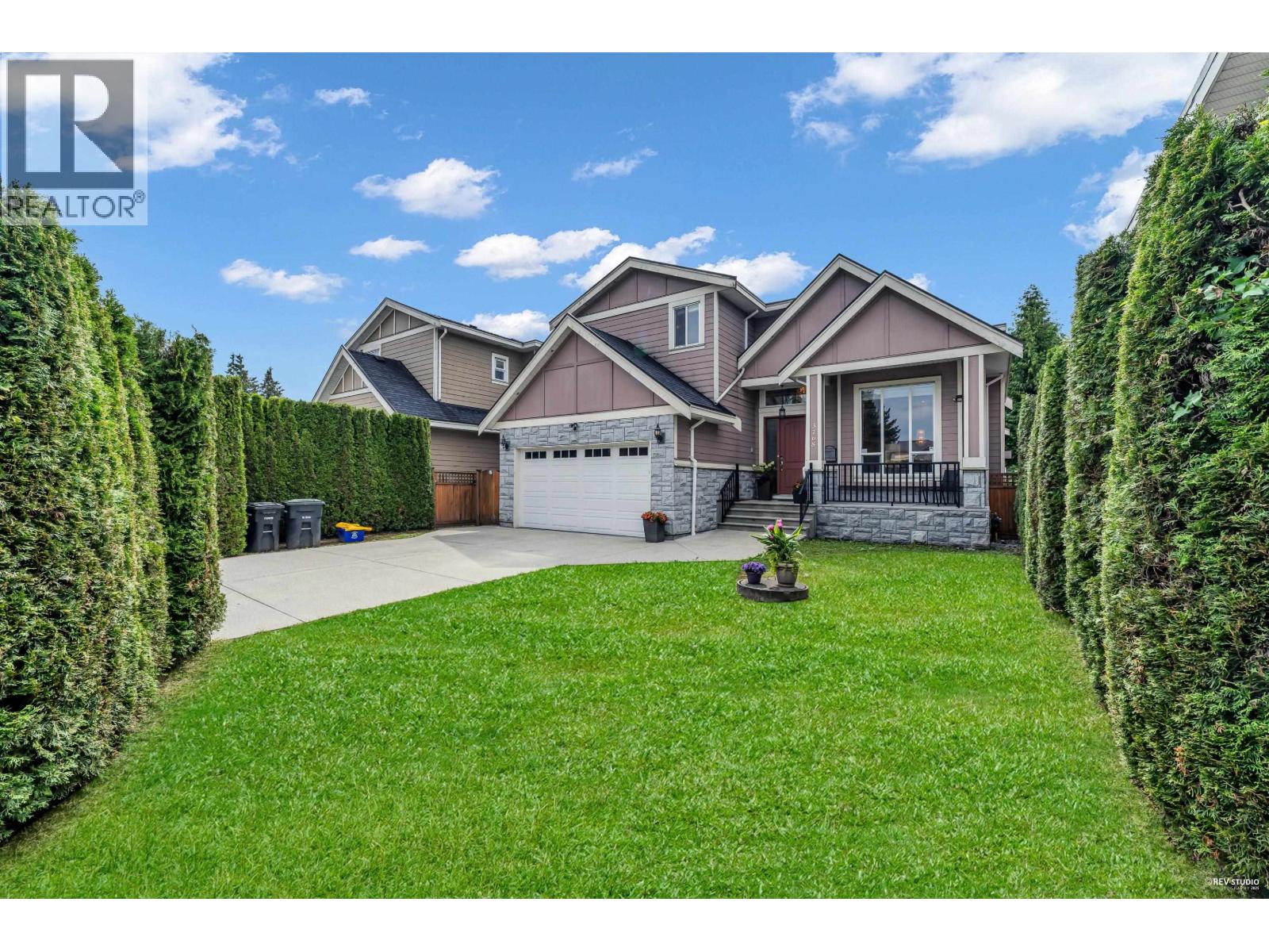 Photo 3 of 3768 Jambor Court, Burnaby BC