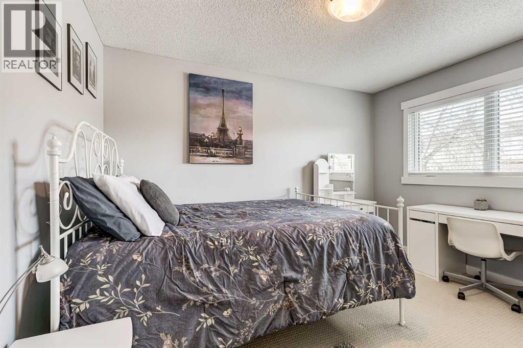 Photo 18 of 31 Woodmont Way Sw, Calgary AB