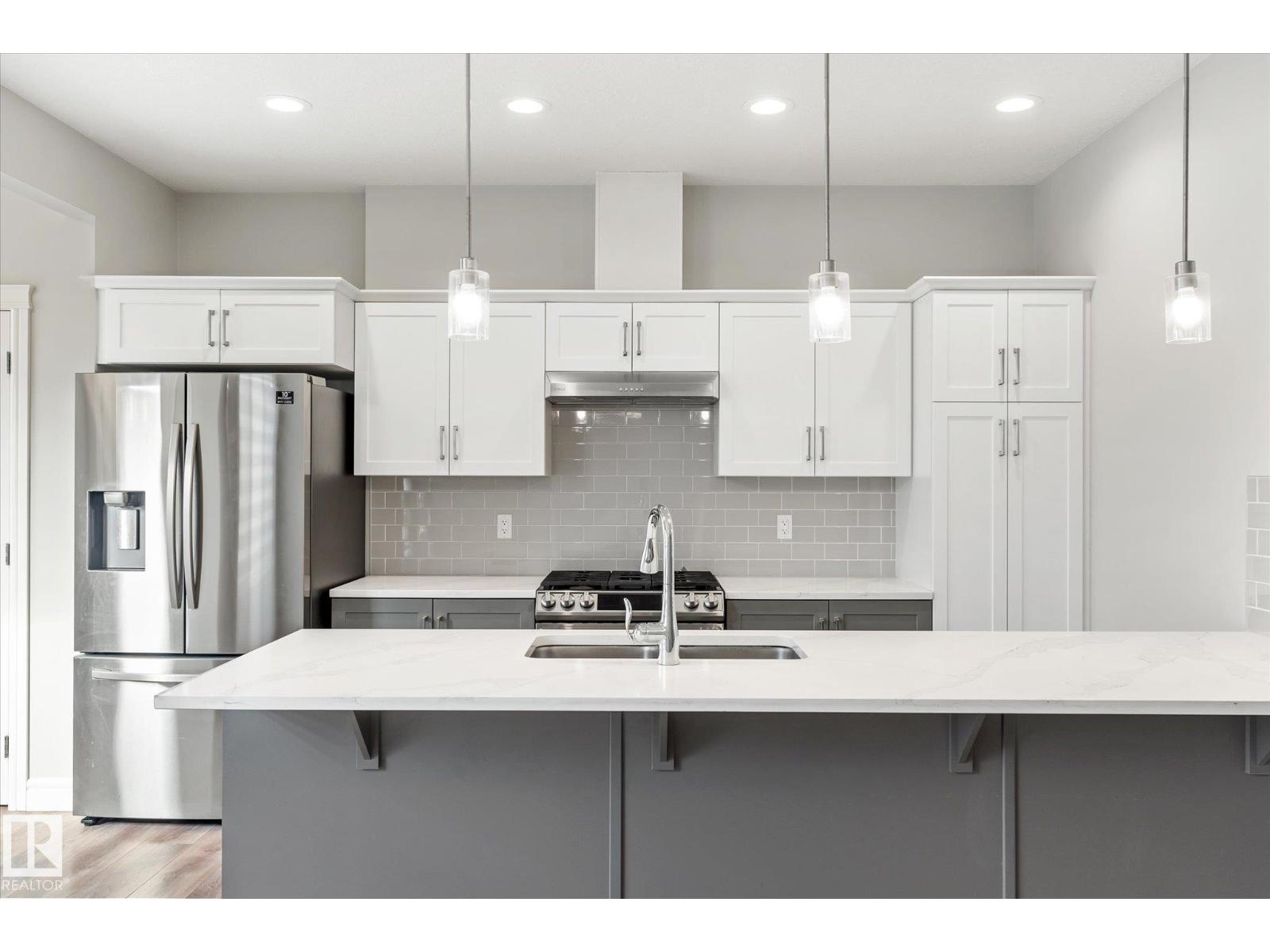 Photo 10 of 6461 King Wd Sw, Edmonton AB