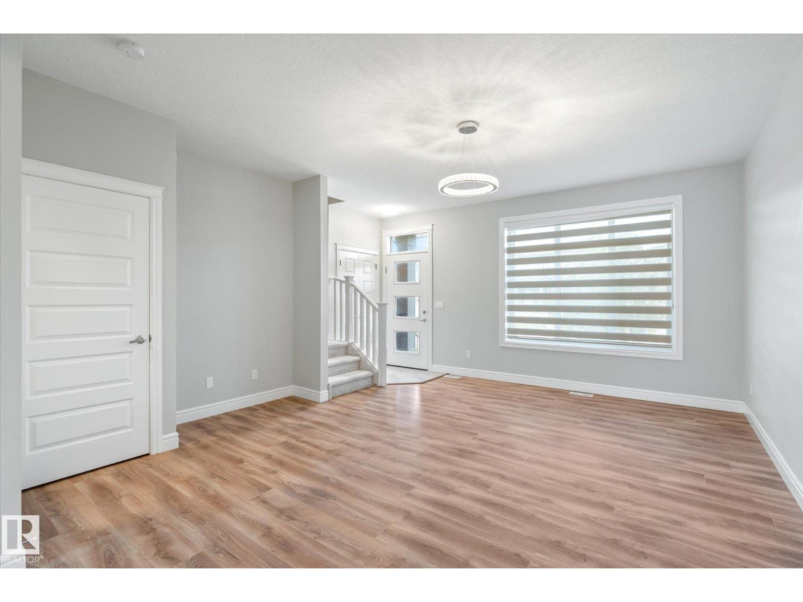 Photo 3 of 6461 King Wd Sw, Edmonton AB