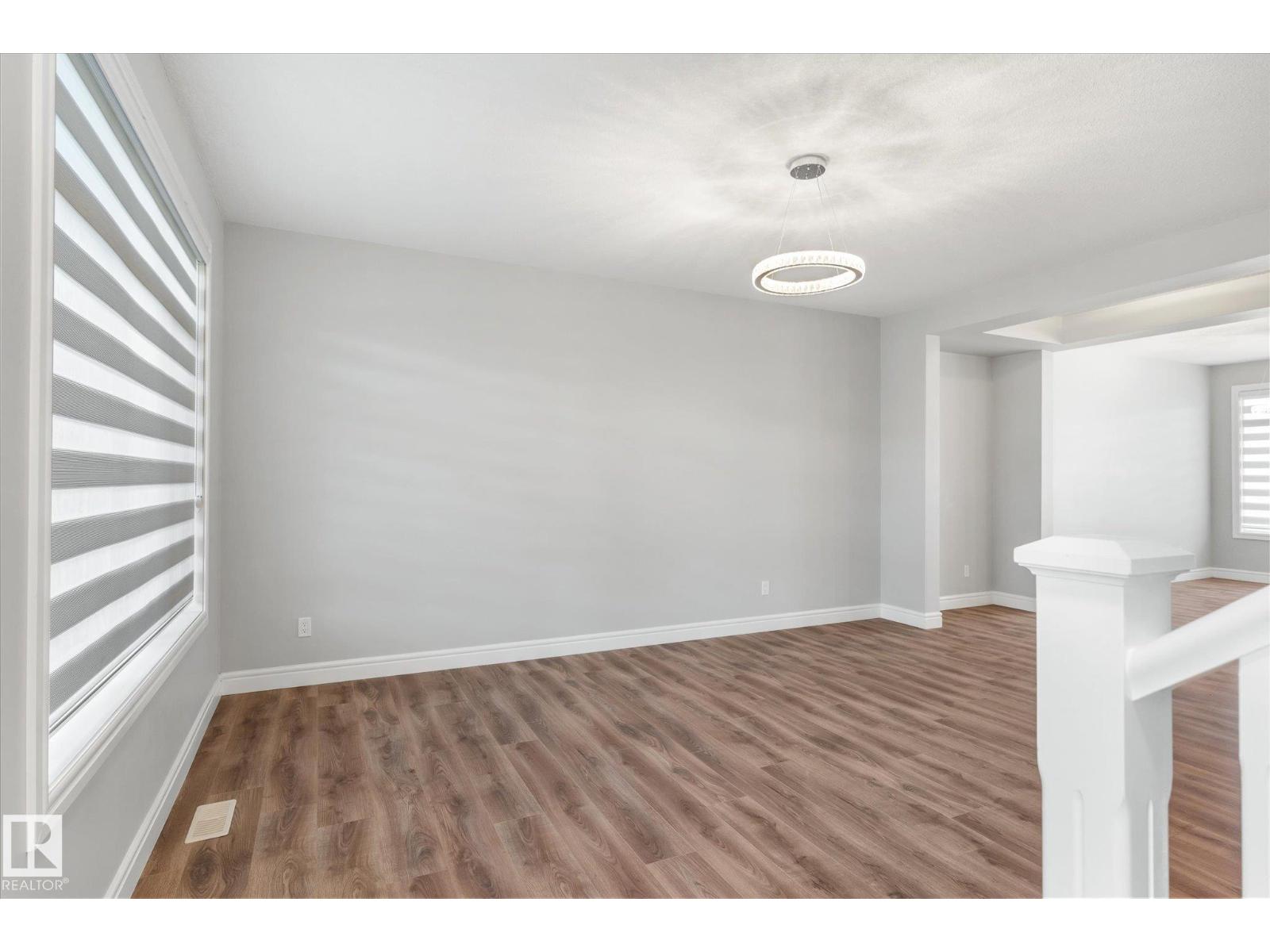 Photo 5 of 6461 King Wd Sw, Edmonton AB