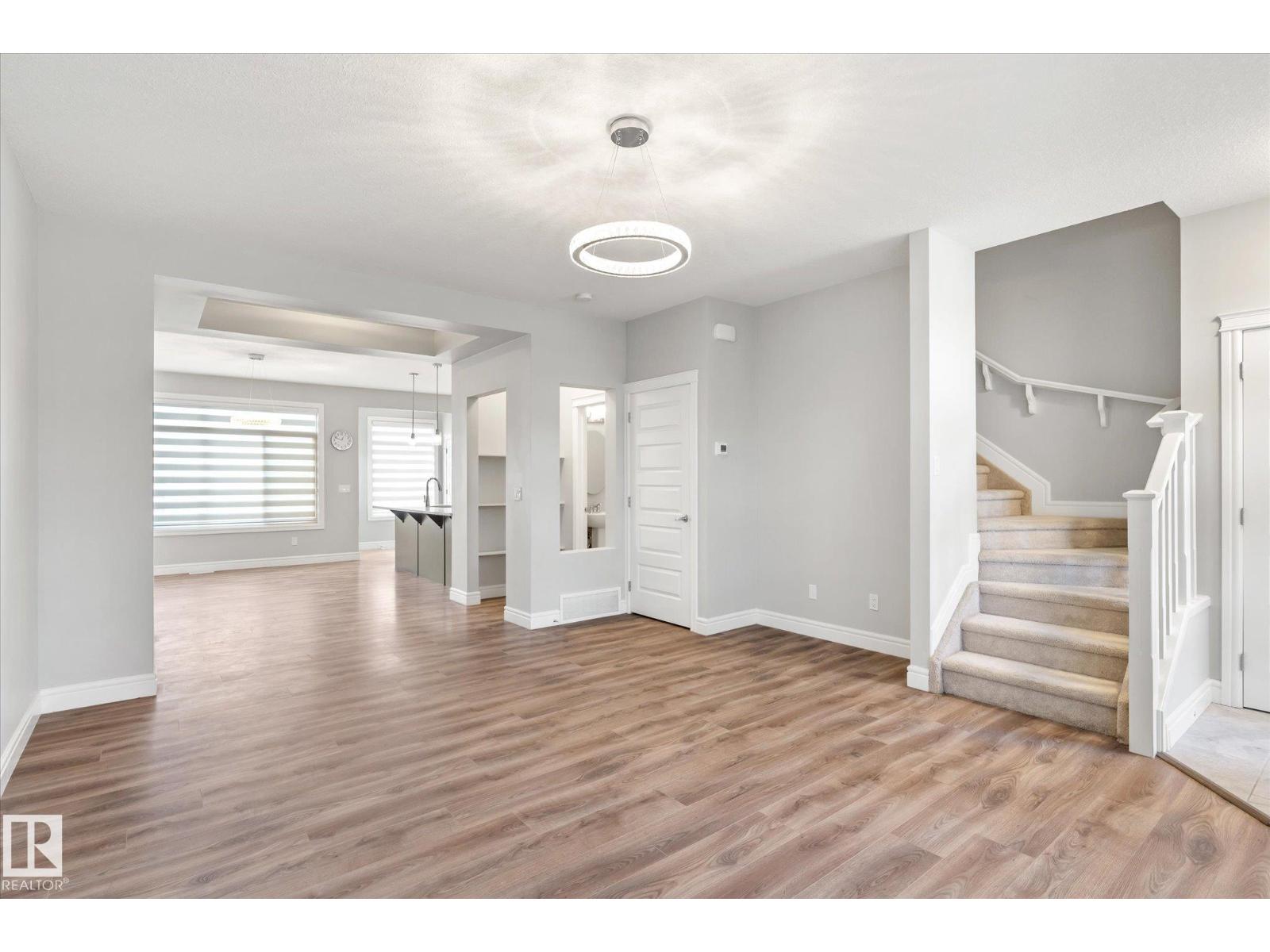 Photo 6 of 6461 King Wd Sw, Edmonton AB