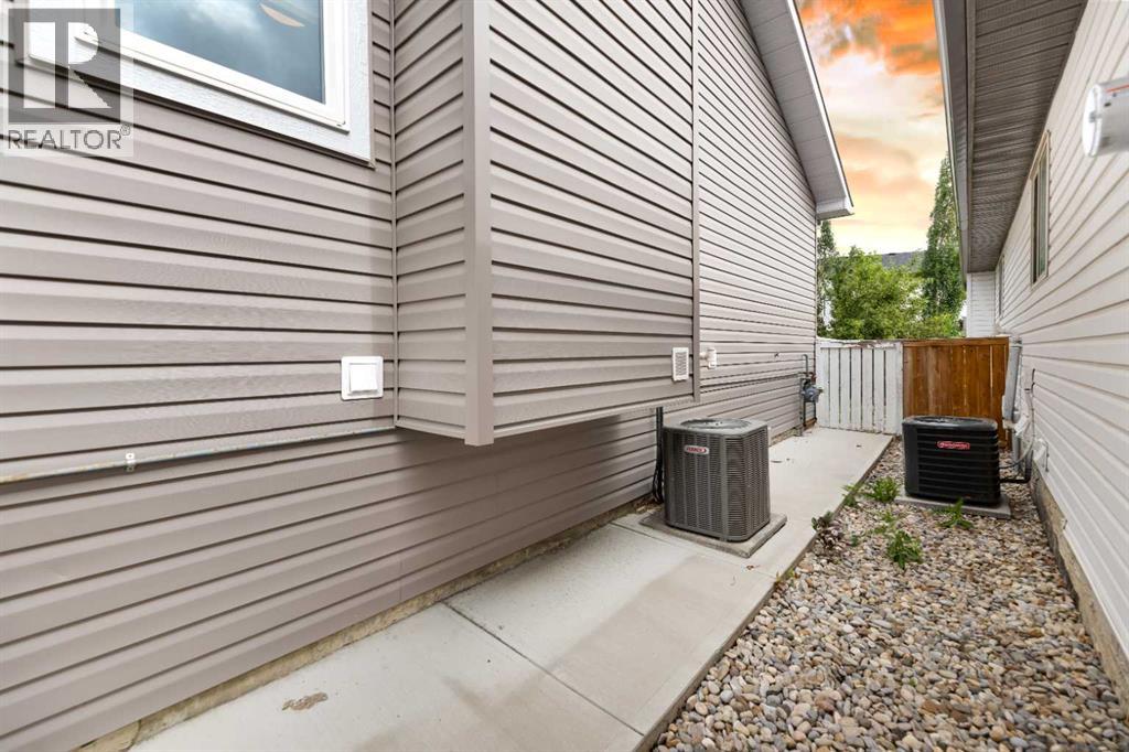 Single Family House Bi-level for Sale in  Coral Keys Villas NE Coral Springs Calgary 