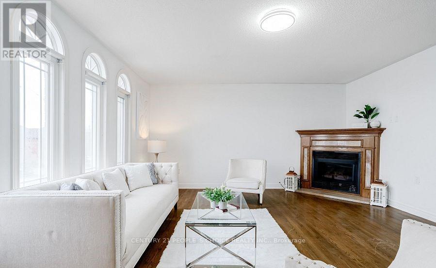 Photo 10 of 3744 Althorpe Circle, Mississauga ON