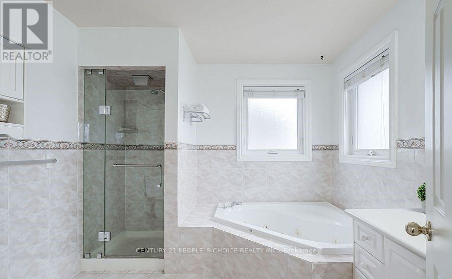 Photo 25 of 3744 Althorpe Circle, Mississauga ON