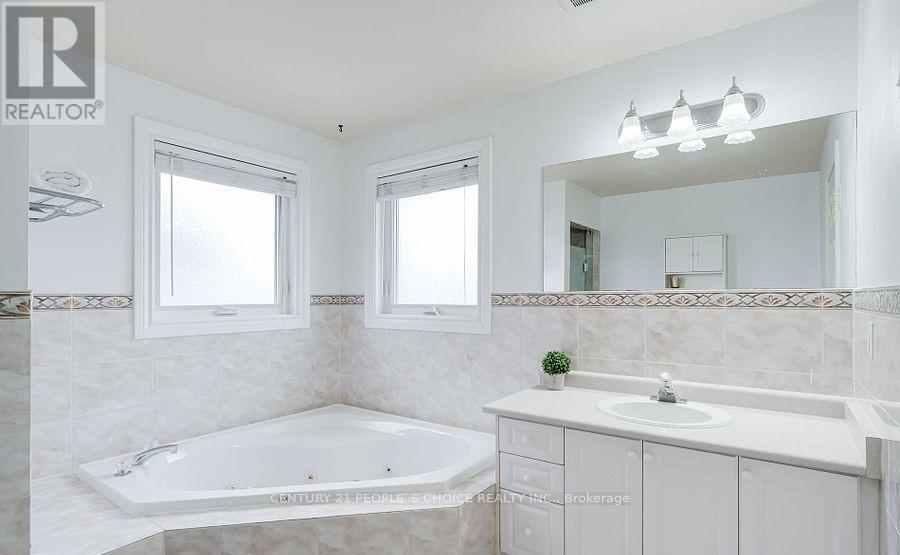 Photo 38 of 3744 Althorpe Circle, Mississauga ON