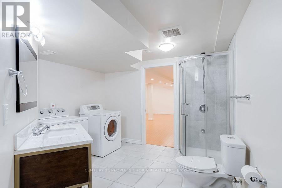 Photo 12 of 3744 Althorpe Circle, Mississauga ON