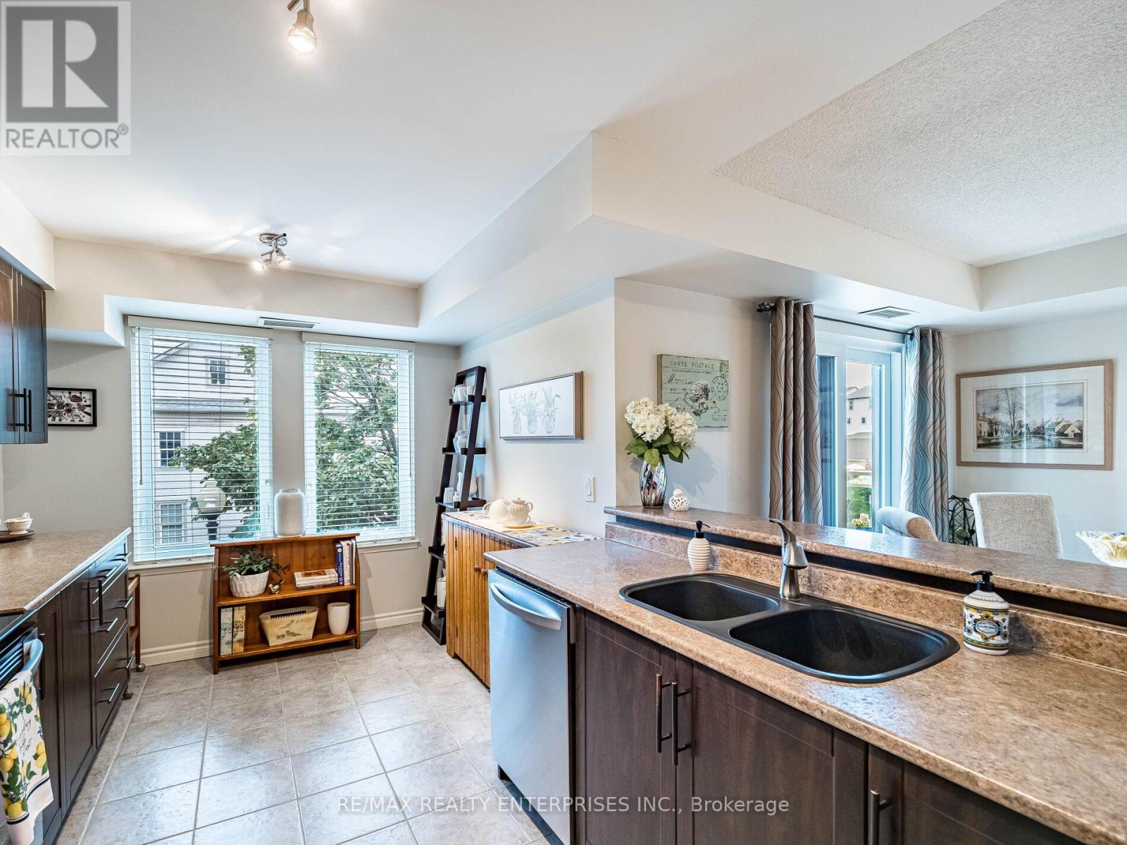 Photo 5 of 303 2300 Parkhaven Boulevard, Oakville ON