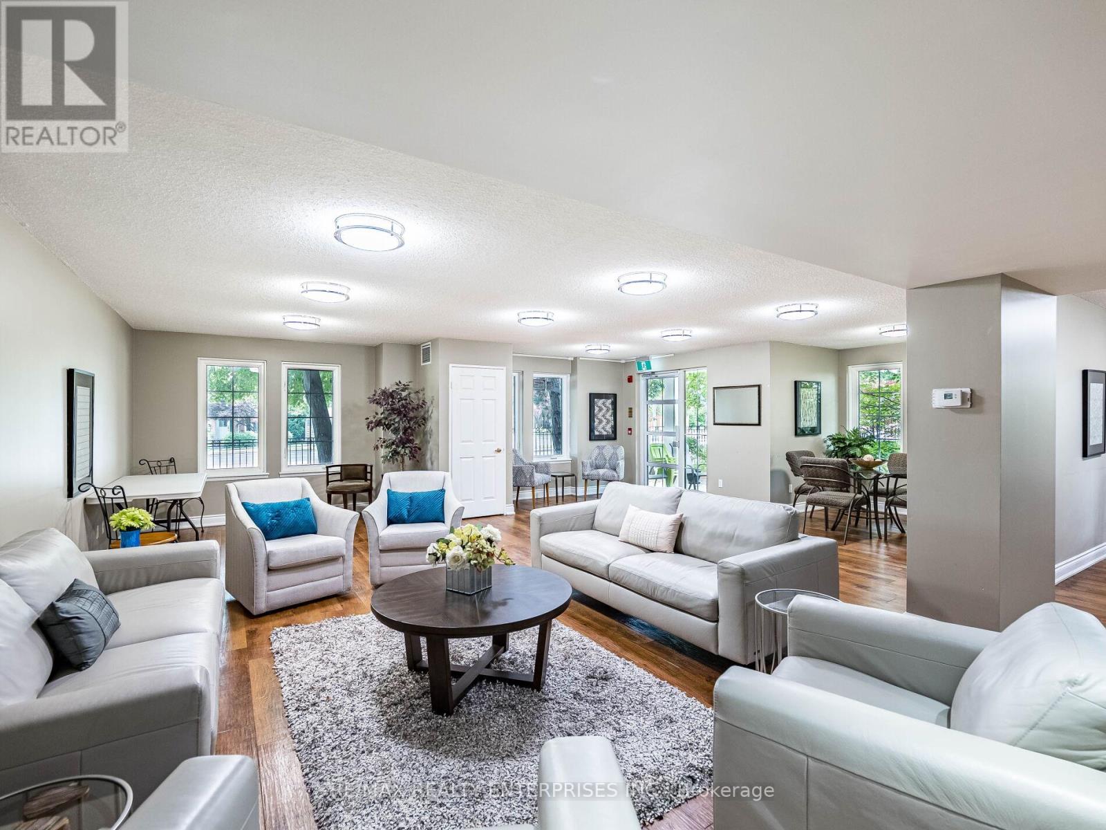 Photo 4 of 303 2300 Parkhaven Boulevard, Oakville ON