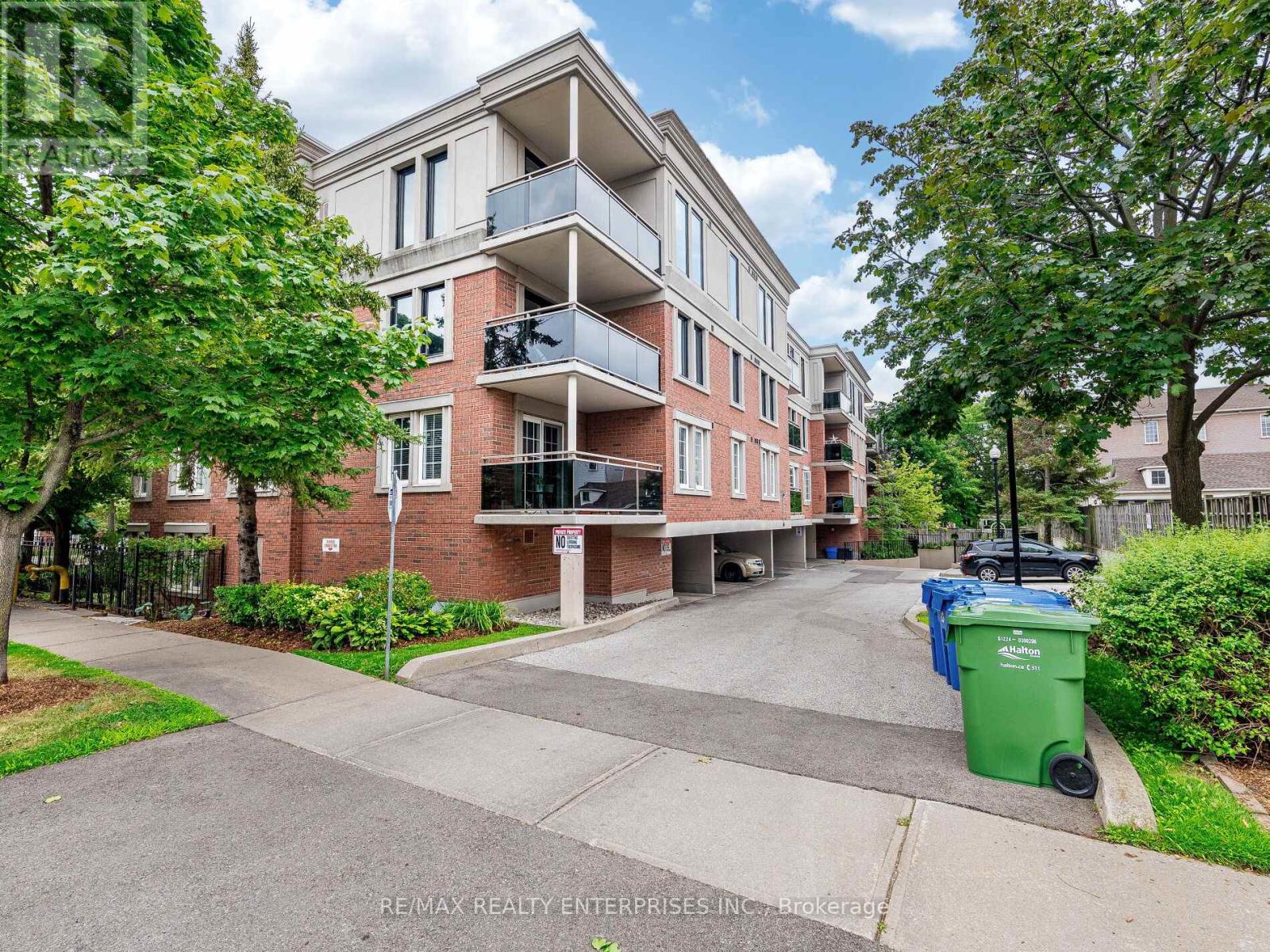 Photo 7 of 303 2300 Parkhaven Boulevard, Oakville ON