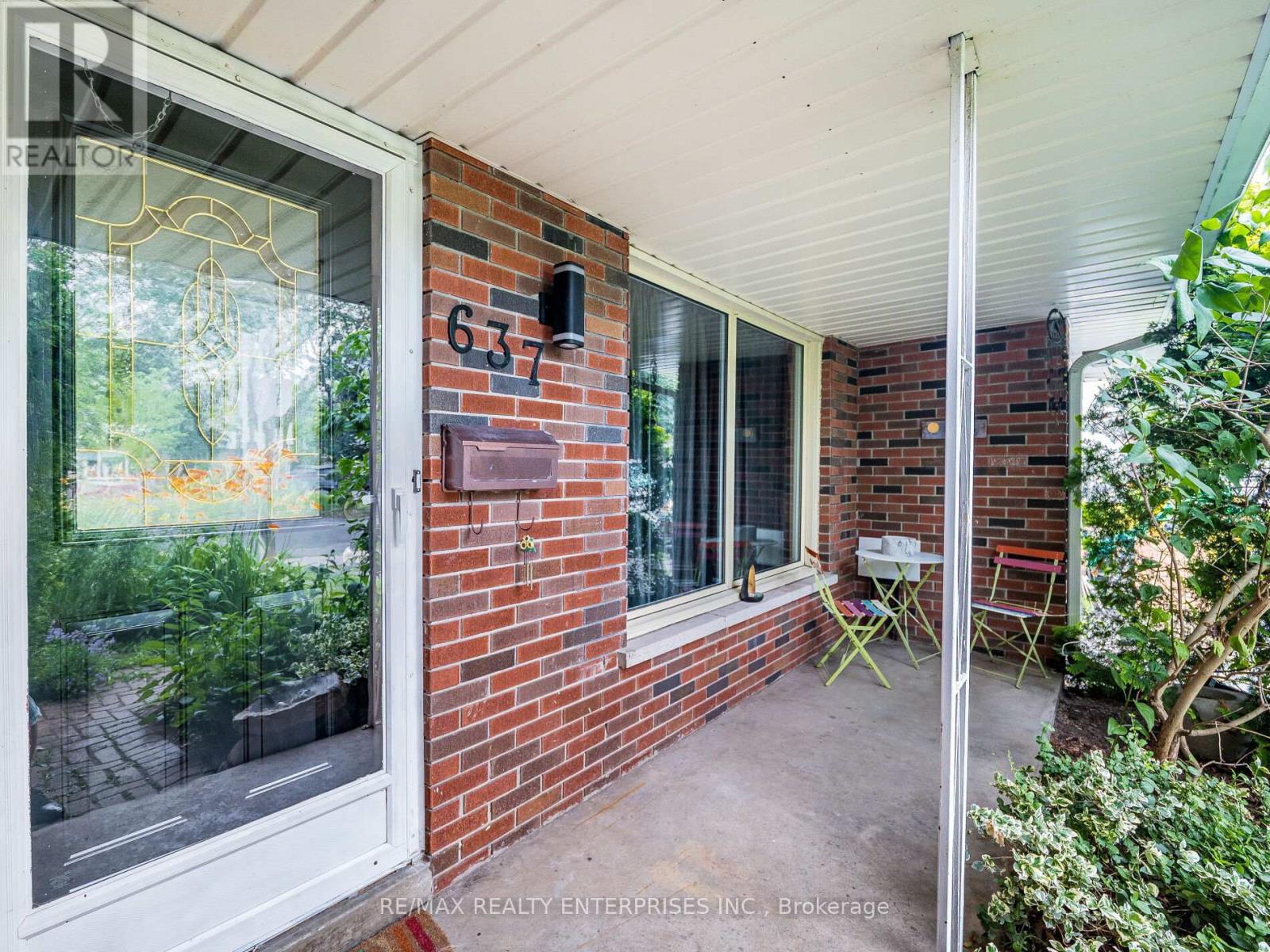 Photo 8 of 637 Artreva Crescent, Burlington ON