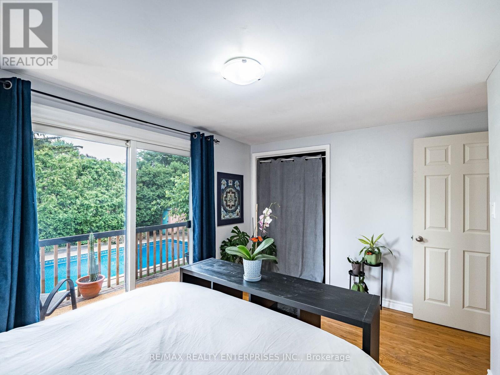 Photo 22 of 637 Artreva Crescent, Burlington ON