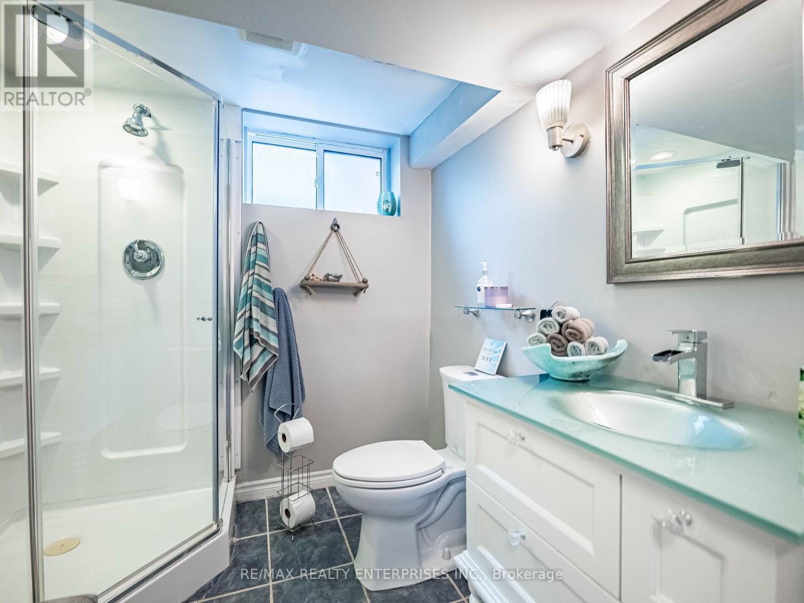 Photo 35 of 637 Artreva Crescent, Burlington ON