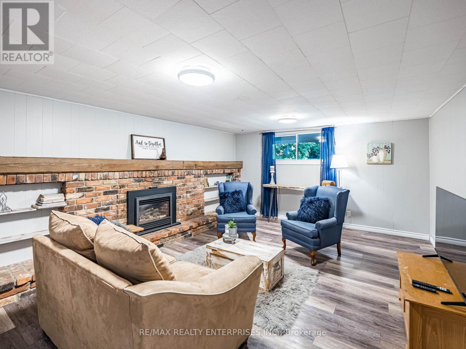 Photo 21 of 637 Artreva Crescent, Burlington ON