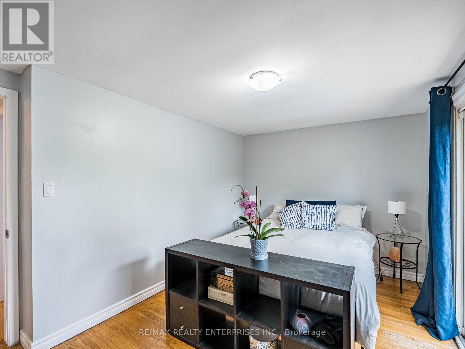Photo 5 of 637 Artreva Crescent, Burlington ON