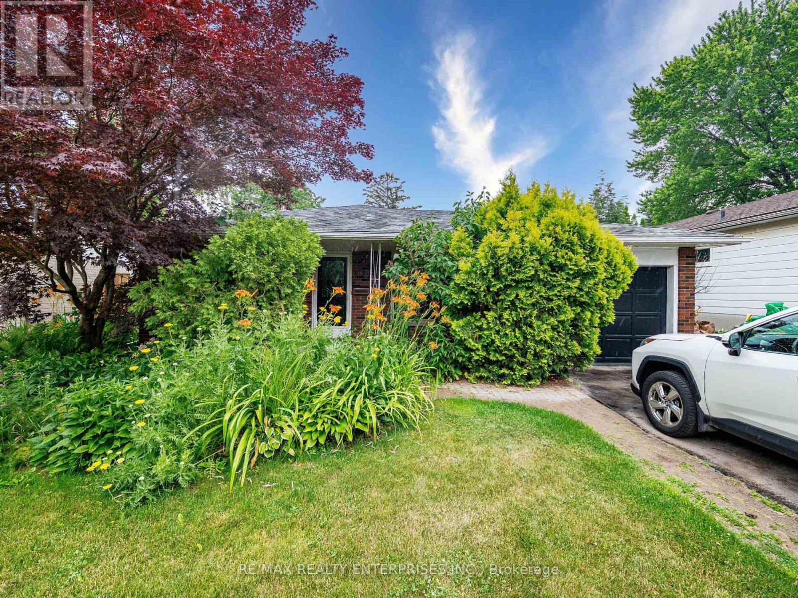 Photo 25 of 637 Artreva Crescent, Burlington ON