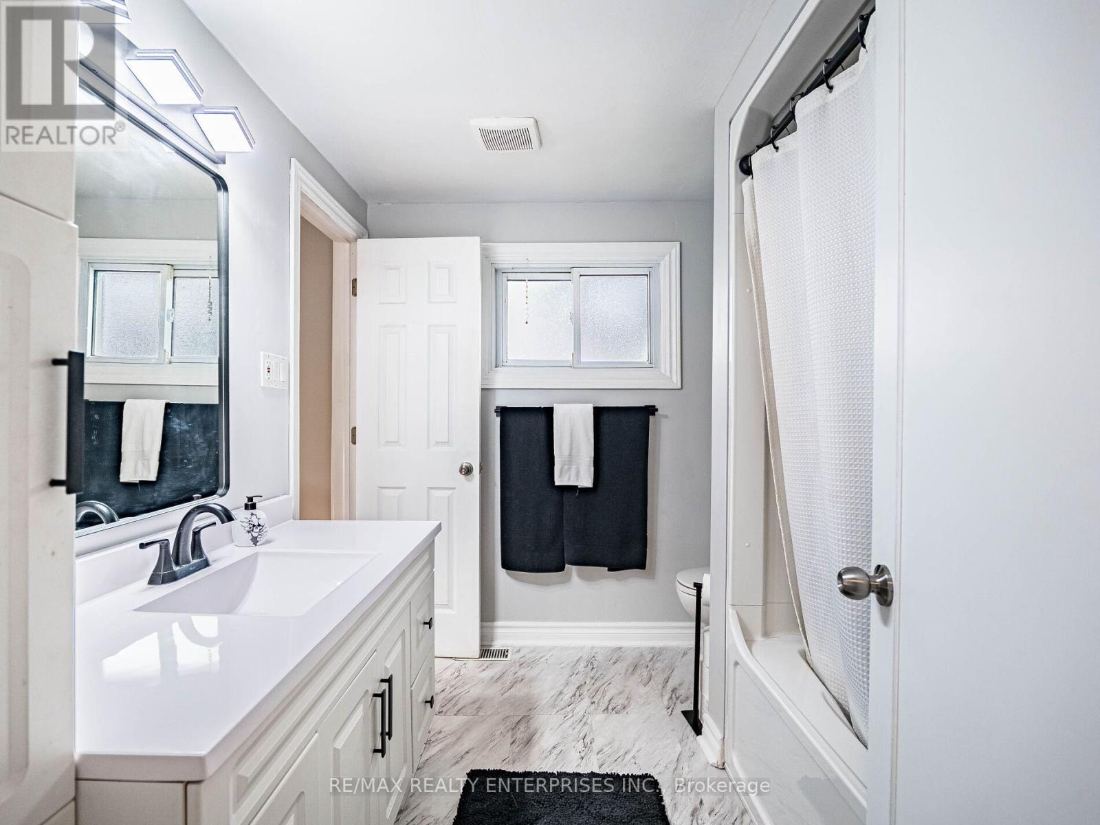 Photo 34 of 637 Artreva Crescent, Burlington ON